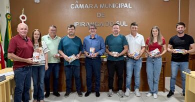 CÂMARA DE VEREADORES DE IPIRANGA DO SUL PRESTA HOMENAGEM A VEREADORES E SERVIDORES NO ENCERRAMENTO DO ANO LEGISLATIVO